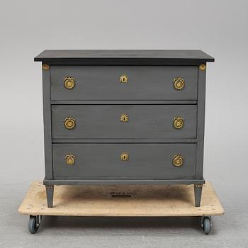 An early 20th Century painted Gustavian style chest of drawers.