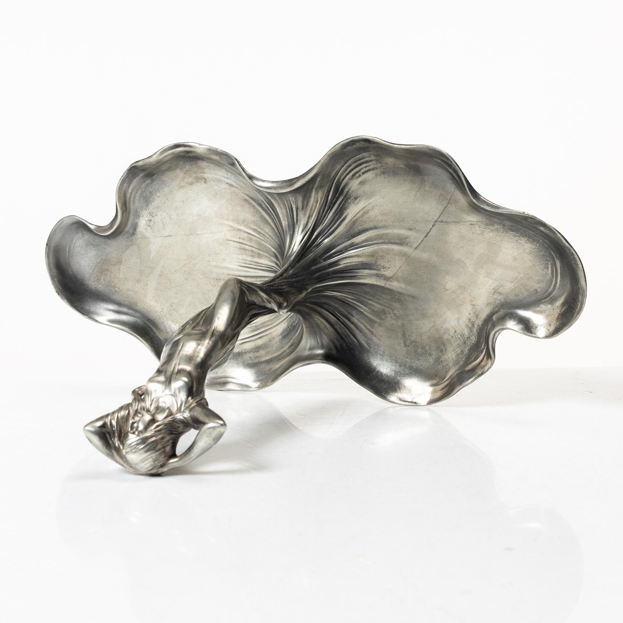 An Art Nouveau dish, WMF (Würtembergische Metallwarenfabrik), early 20th century.