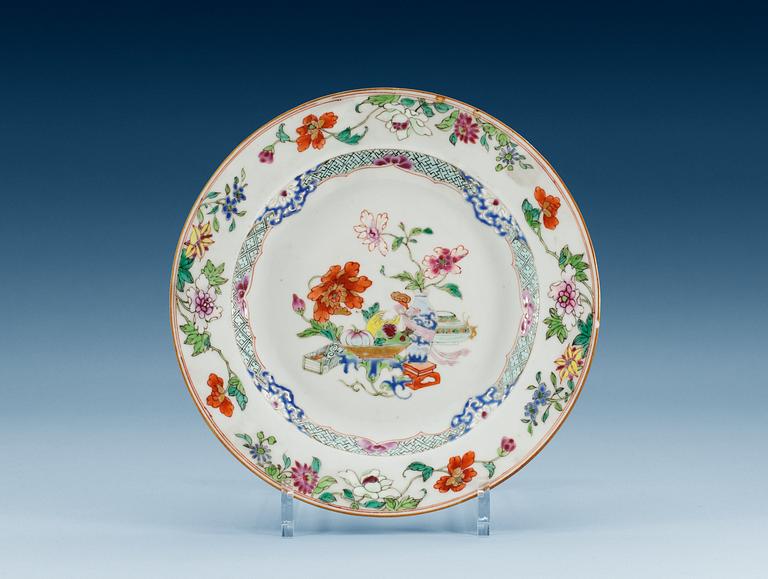 A set of 10 famille rose dinner plates, Qing dynasty, Qianlong (1736-95).