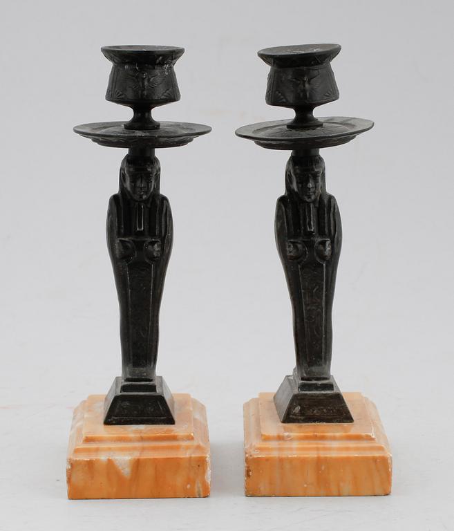 LJUSSTAKAR, 1 par, marmor och metall, 1800-tal.