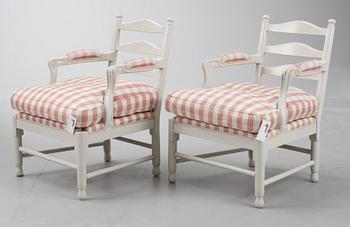 FÅTÖLJER, ett par samt FOTPALL, sk Gripsholmsmodell, 1900-talets andra hälft.