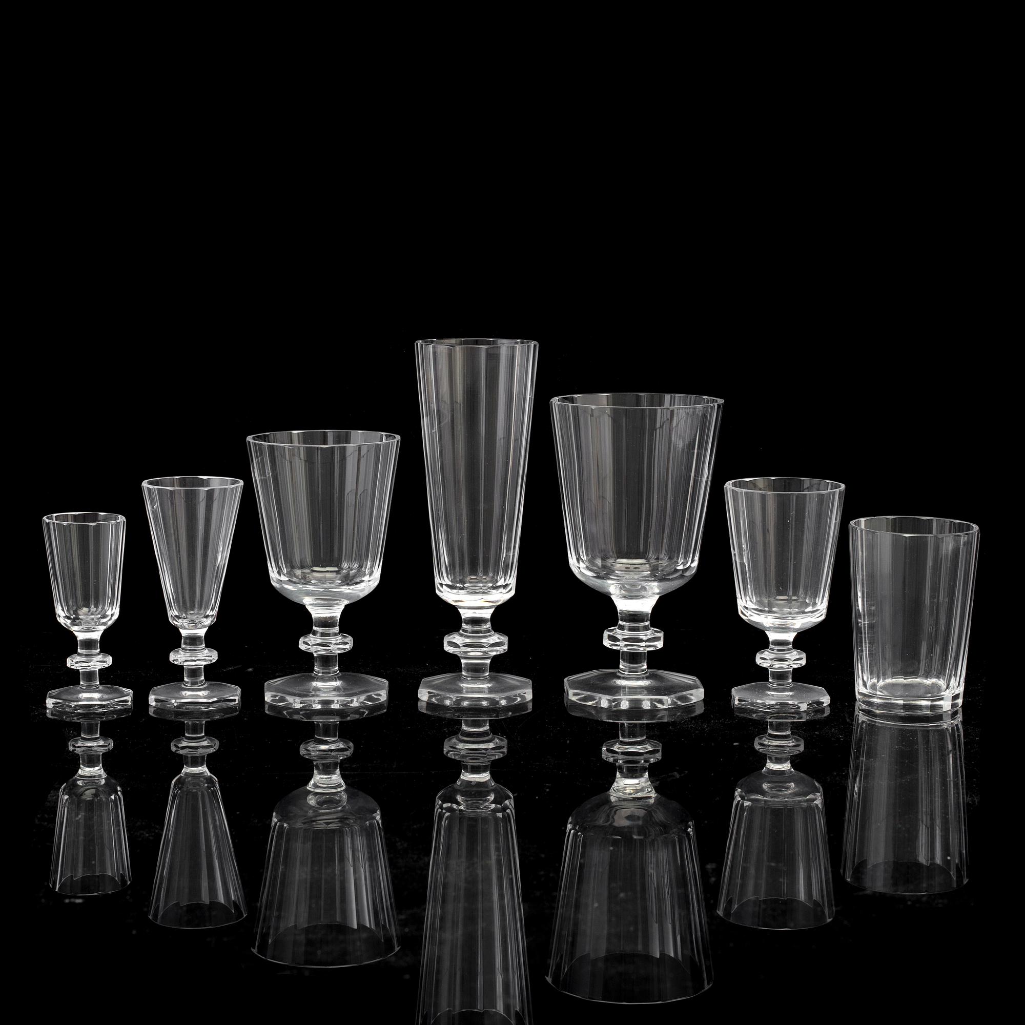 A 75 piece first half of the 20th century'Karlberg' glass servis by Elis Bergh.