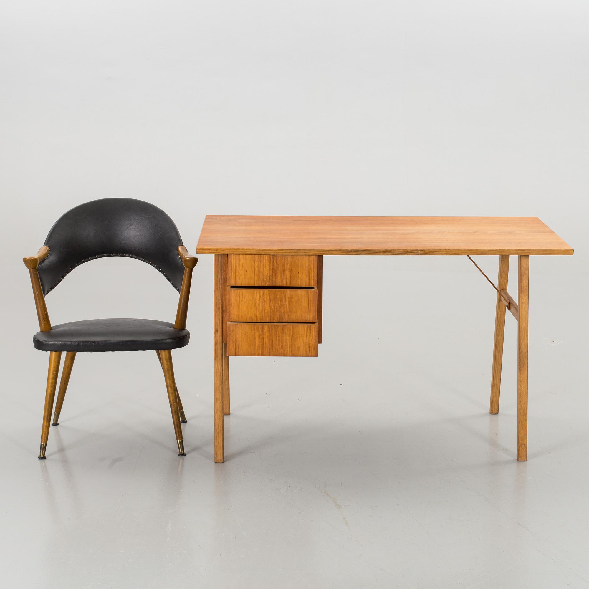 SKRIVBORD MED STOL. 1900-talets mitt.