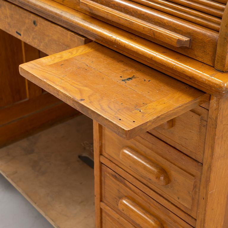 A Jugend roll-top desk, early 20th century.
