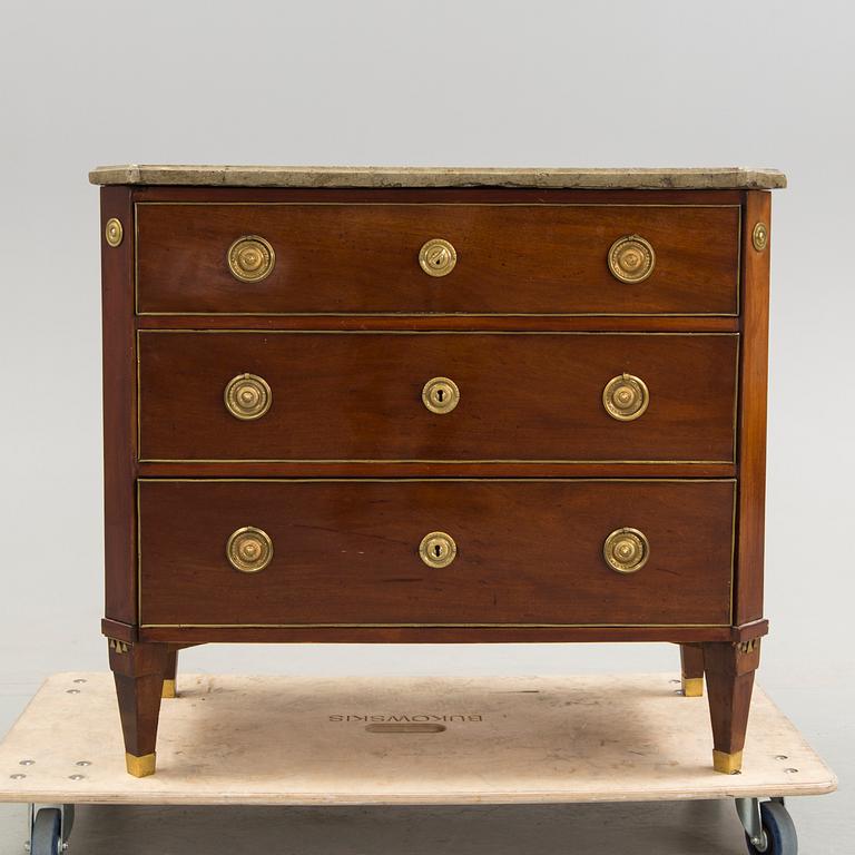 A late gustavian chest of drawers, early 1800s.