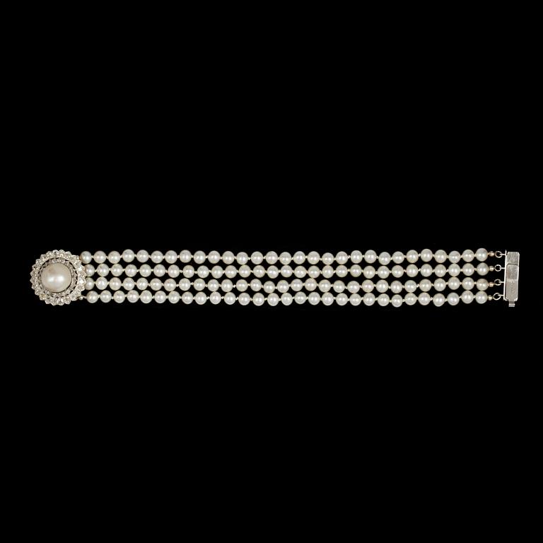 ARMBAND, fyra rader odlade pärlor, 5 mm, med lås med antikslipade diamanter, tot. ca 2 ct, samt mabepärla.