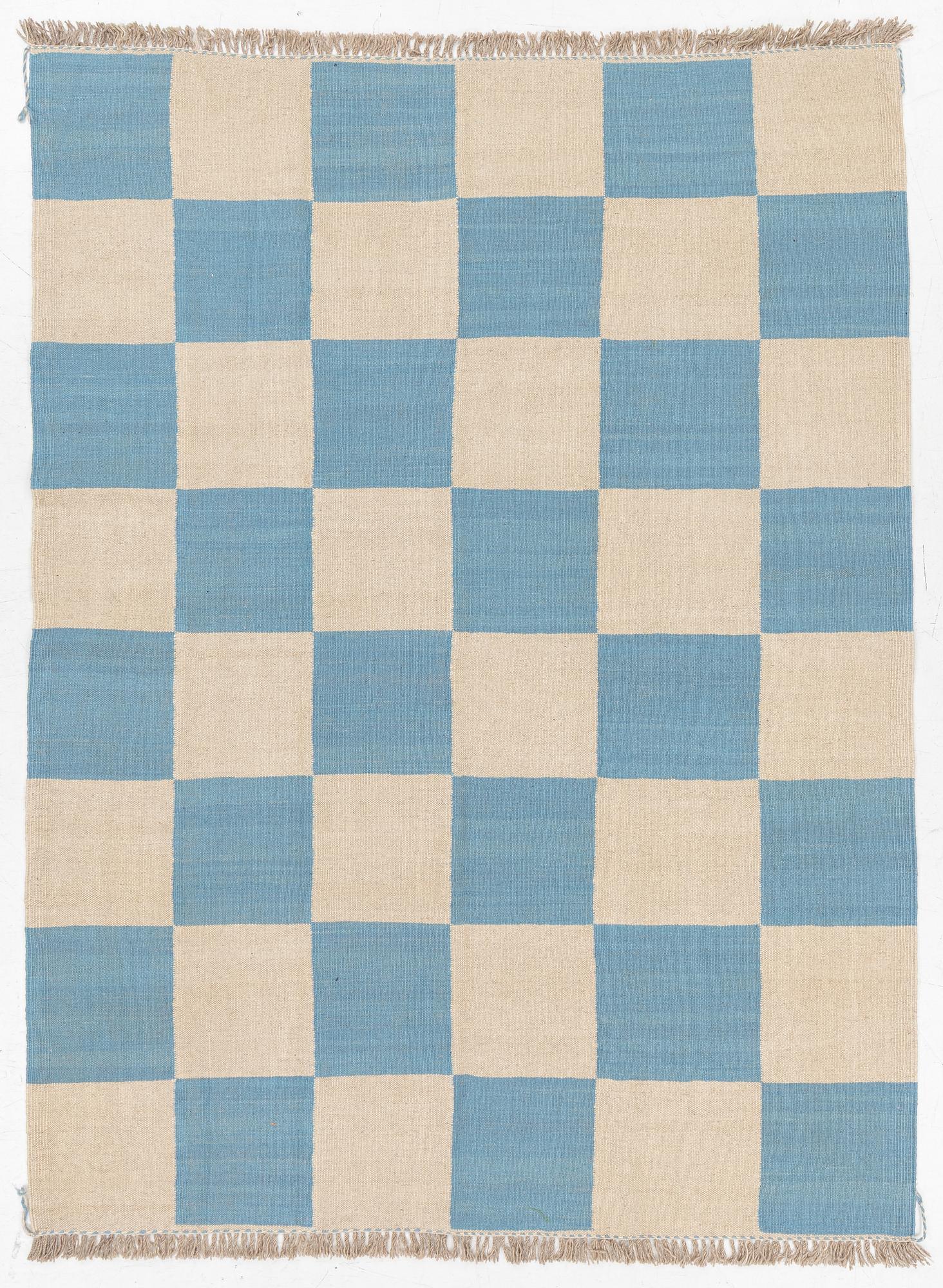 A Kelim carpet, c. 240 x 177 cm.