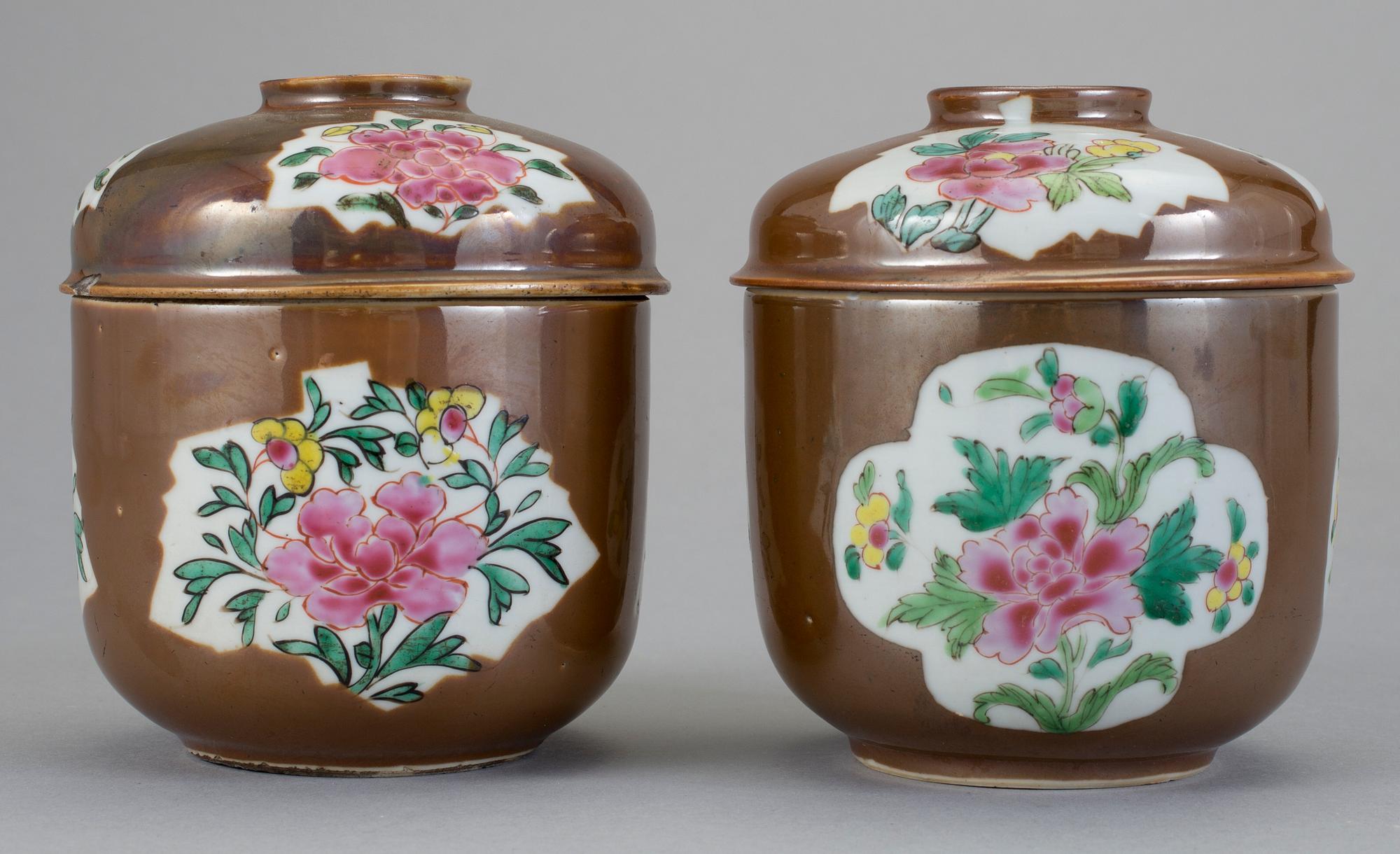 BURKAR, 2 st, porslin, Kina, 1800-tal.