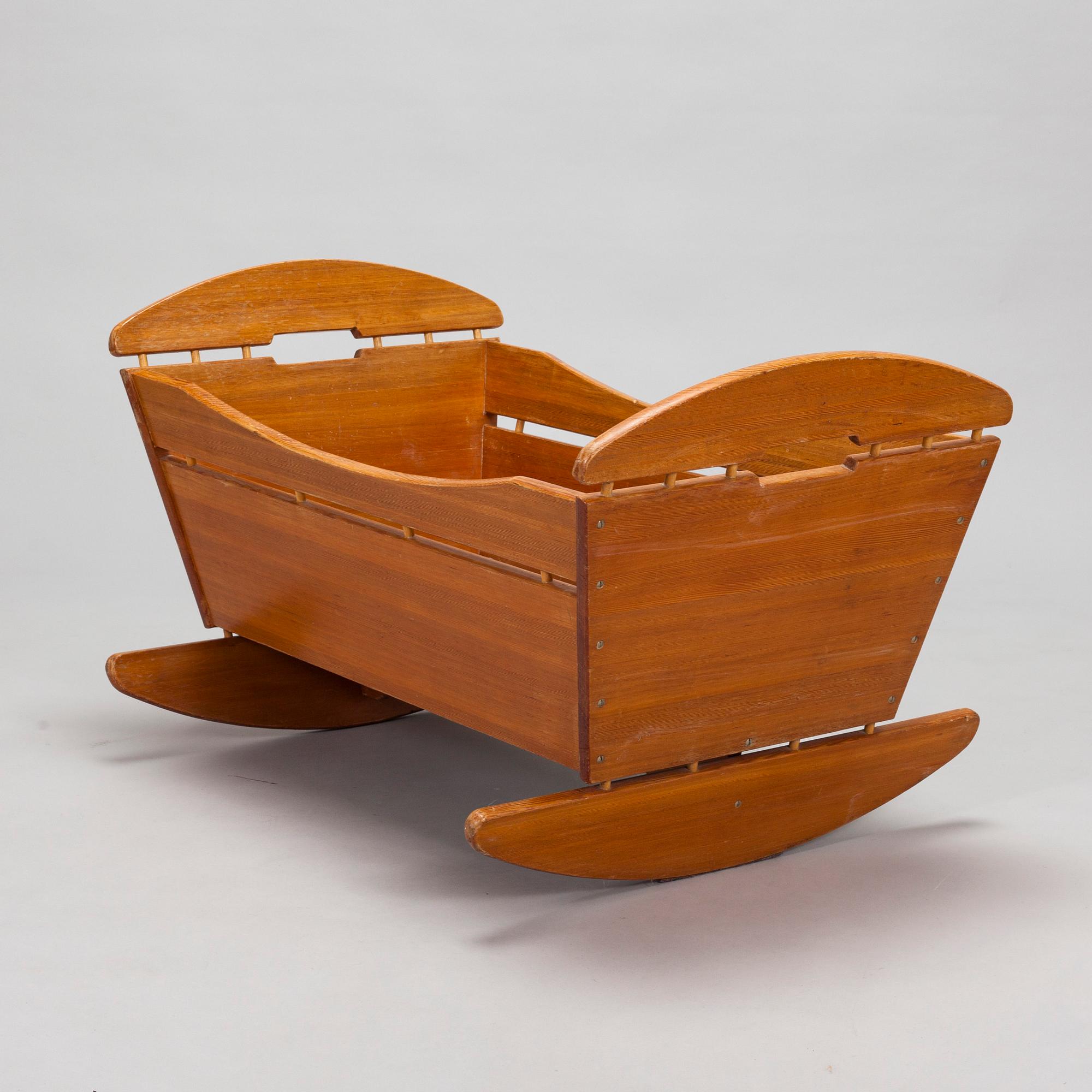 Ilmari Tapiovaara, vagga, "Apu" tillverkare Laukaan Puu för veckotidningen Apu, 1960-talets början.