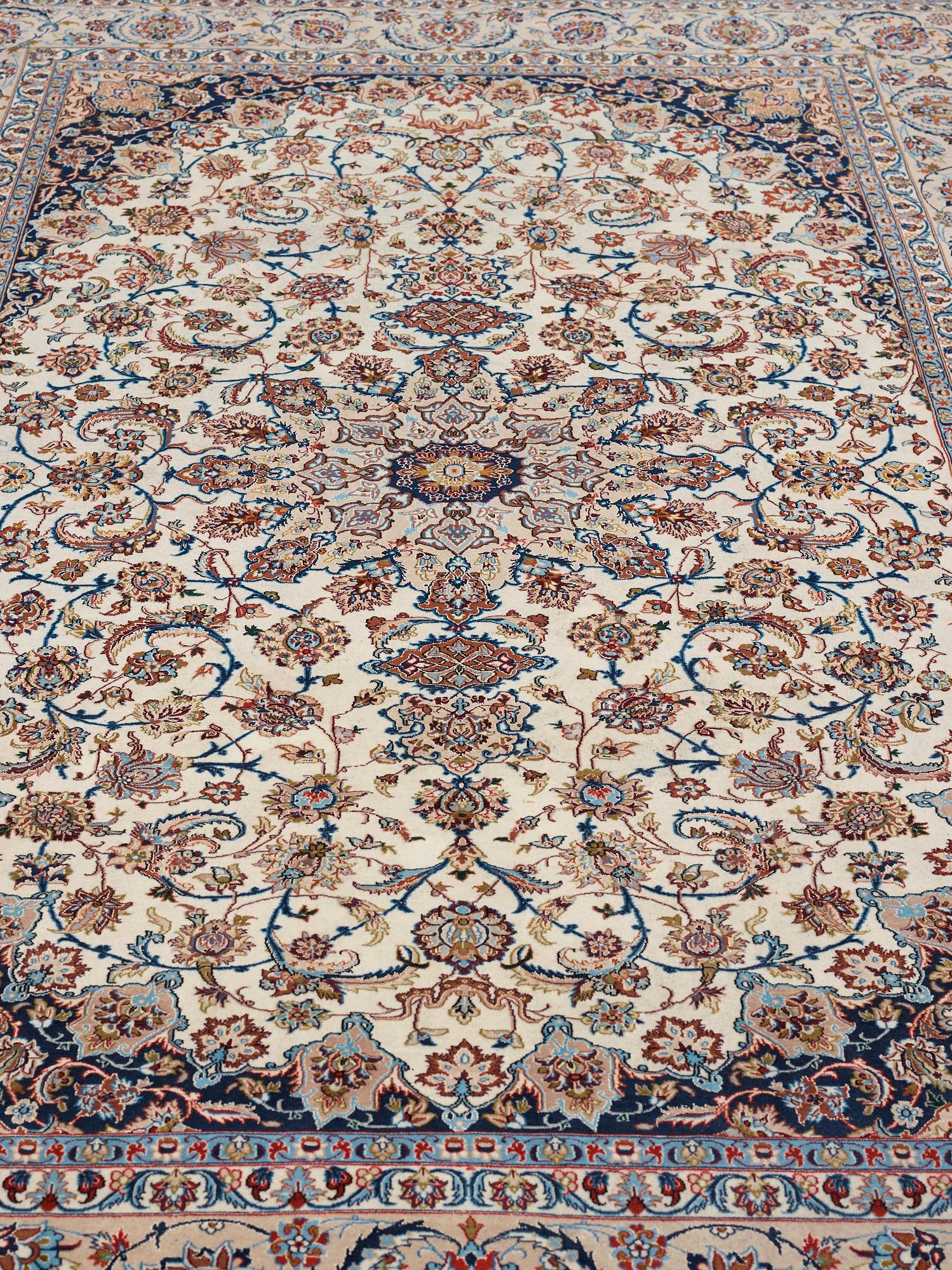 MATTA old Isfahan, märkt Davari, ca 318,5 x 206,5 cm.