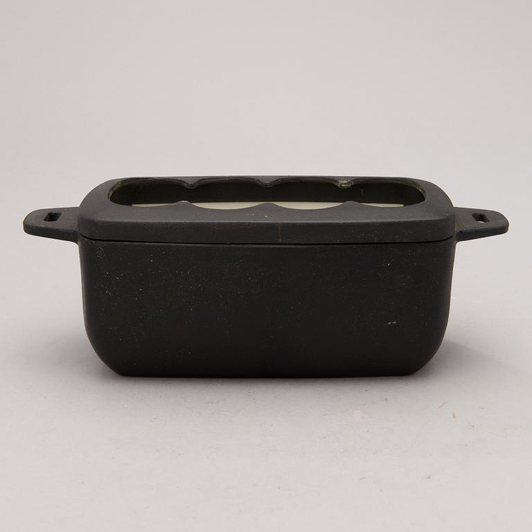 FONDUESET, emaljerat gjutjärn och trä, Digsmed, Danmark, 1900-talets senare hälft.