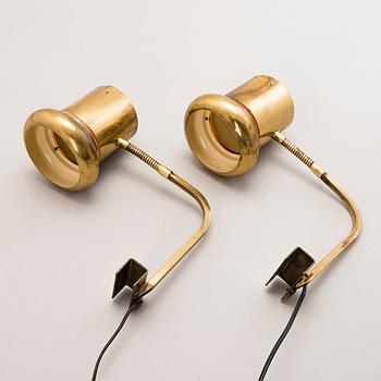 KAI RUOKONEN, A pair of brass wall lamps.