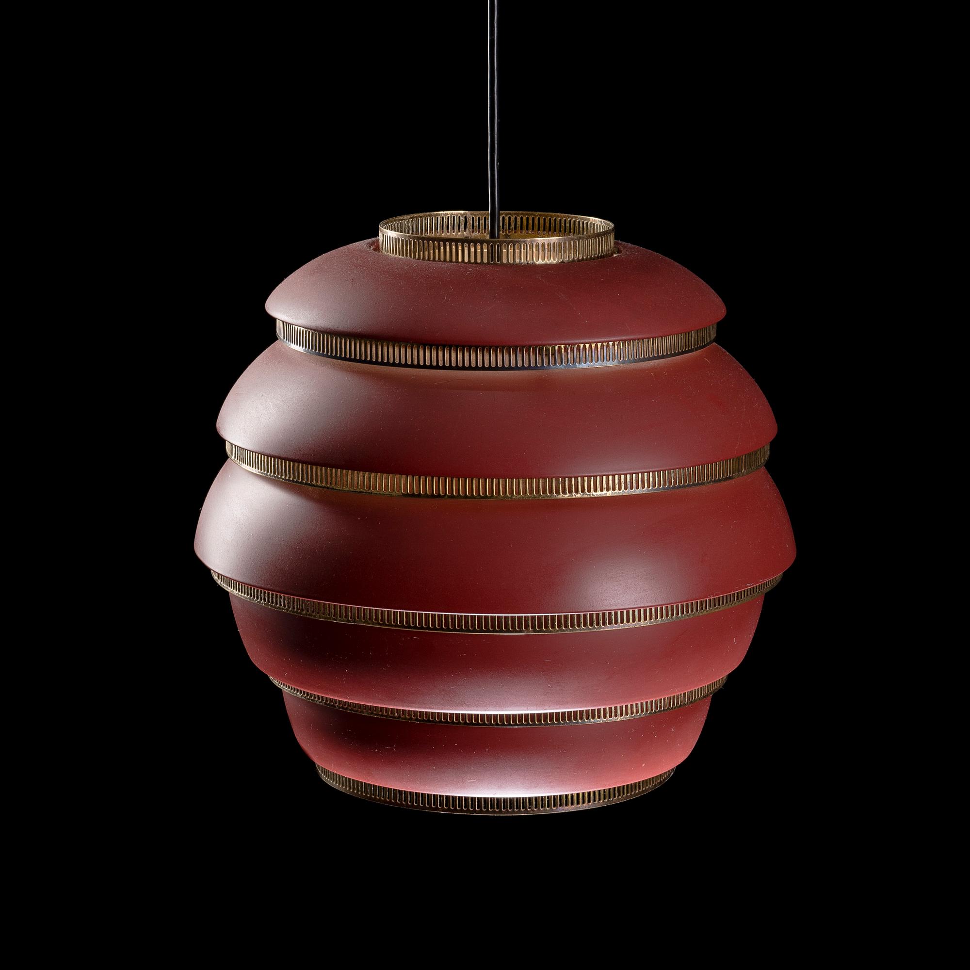 ALVAR AALTO, A CEILING LAMP. Beehive A331. Manufactured by Valaistustyö. Designed 1953.