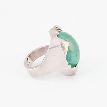 Rey Urban, a sterling silver ring set with a cabochon-cut emerald, Stockholm 1979.