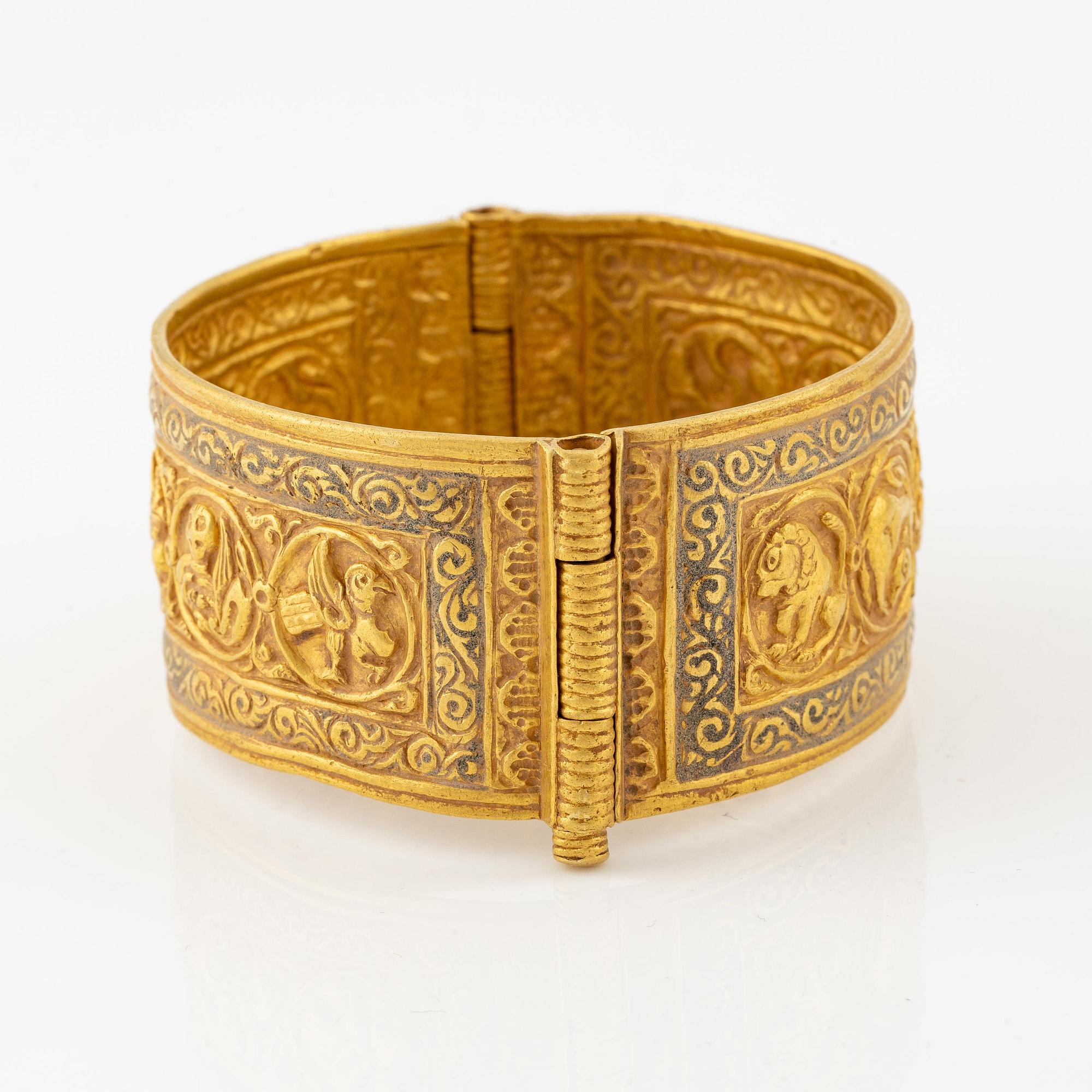 Armring, guld, möjligen Bysantinsk.