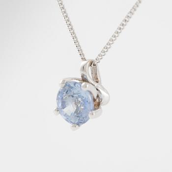Necklace 14K white gold with sapphire.