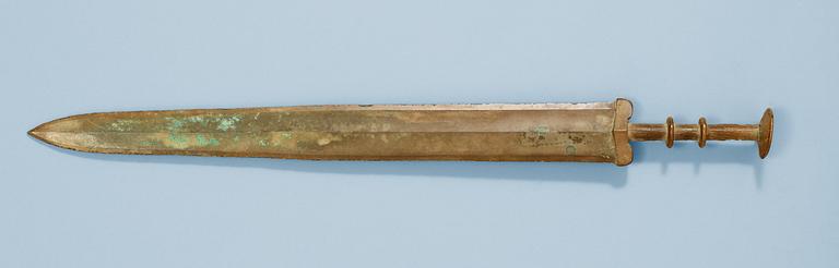 A bronze sword, presumably late Warring States period.
