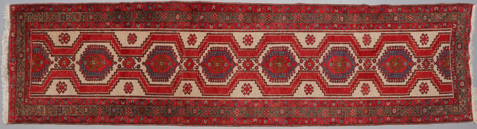 GALLERIMATTA, troligen Hamadan, ca 380 x 100 cm.