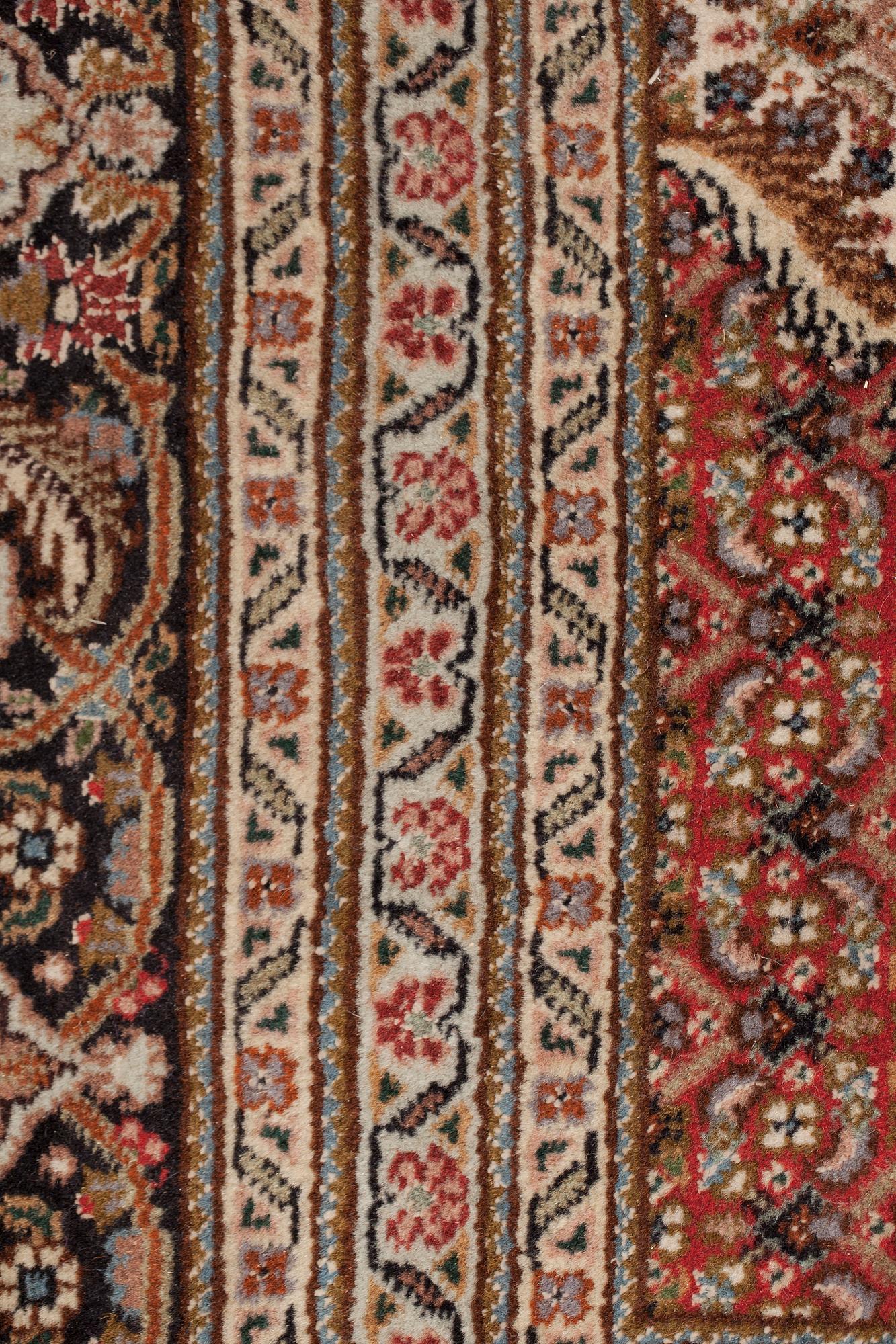 MATTA, orientalisk. Ca 307x198 cm.