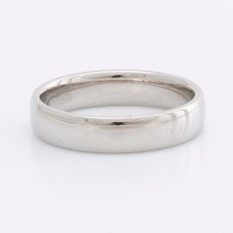 RING, wedding band, platinum, 8,6 g, width approx 4 mm.