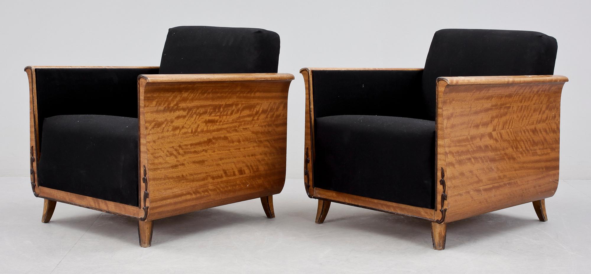 FÅTÖLJER, ett par, 1930/40-tal.