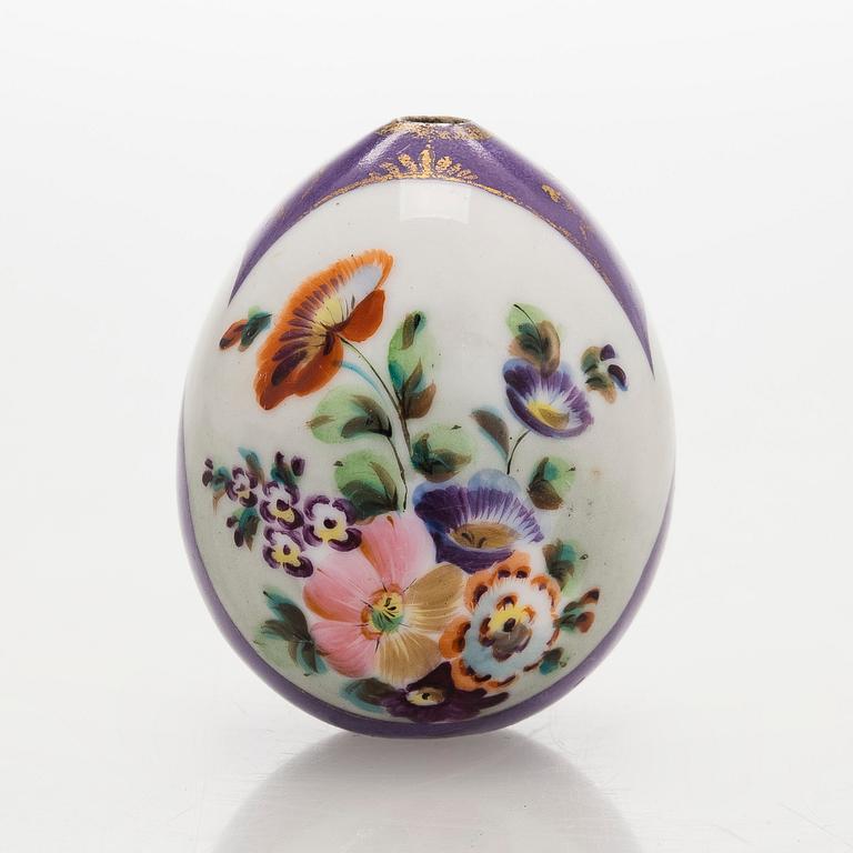 Dekorationsägg, porslin, Ryssland, kring sekelskiftet 1900.