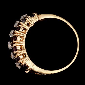 RING, 18 k guld, med granater och vita stenar.