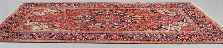 MATTA, semiantik Heris, ca 329-340 x 223,5-232 cm.