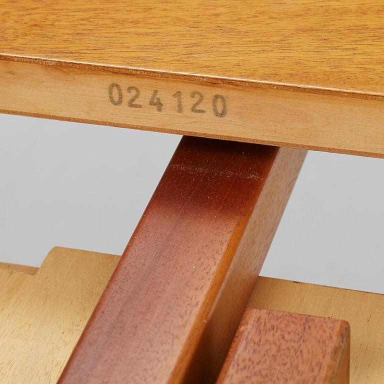Josef Frank, a mahogany veneered model 771 dining table, Svenskt Tenn, post 1985.
