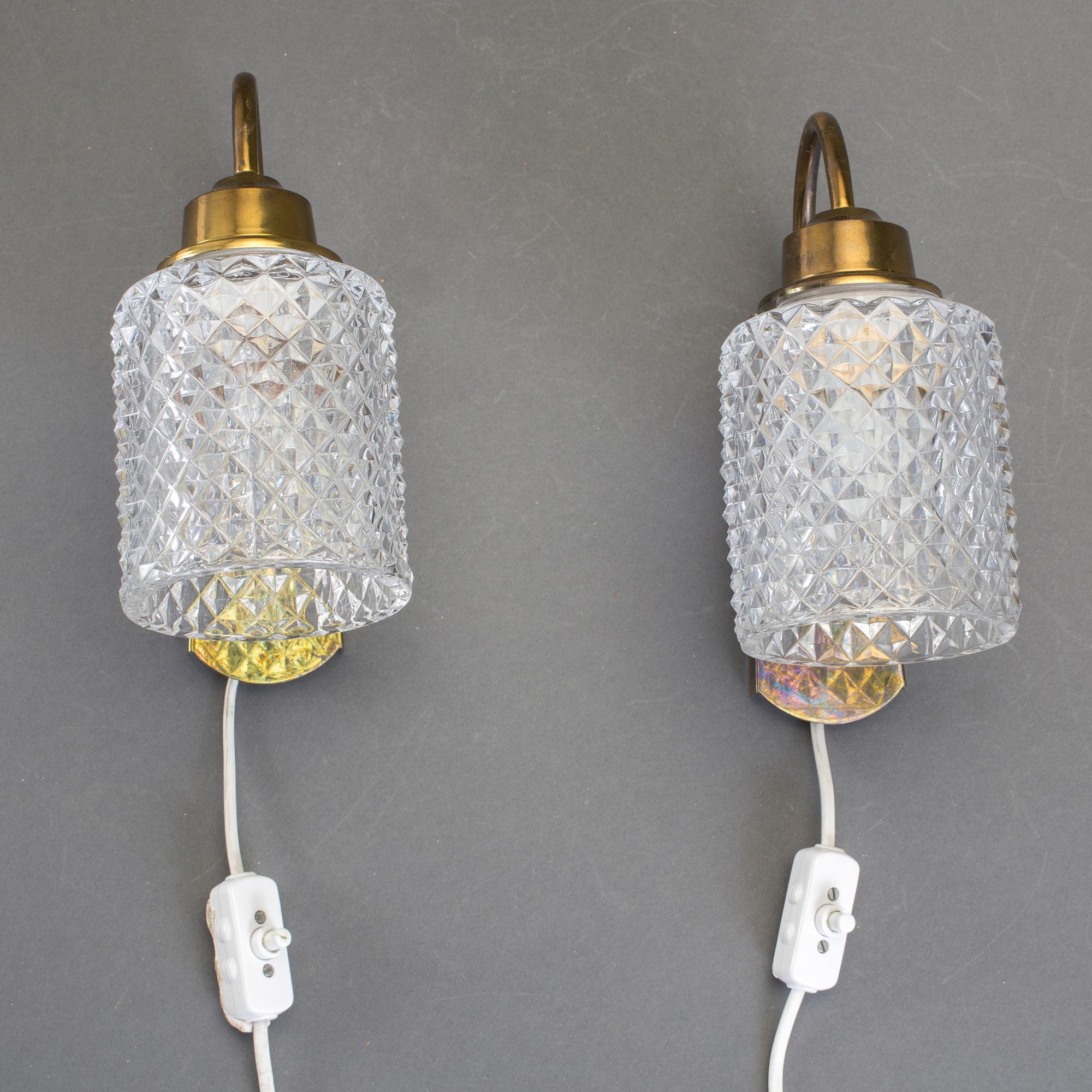 VÄGGLAMPETTER, ett par, 1900-talets andra hälft.