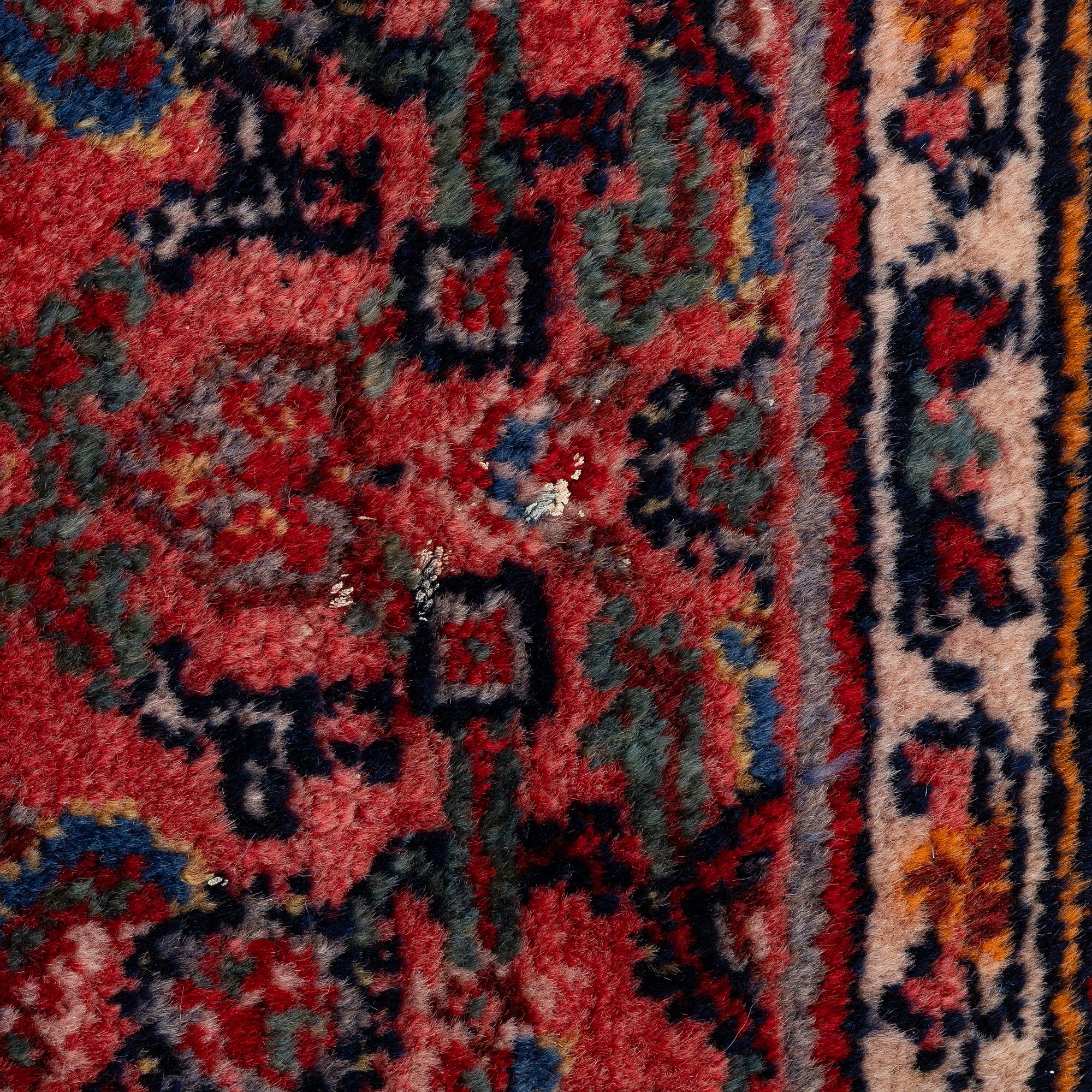 A semi-antique Ingelas carpet, c. 212 x 140 cm.