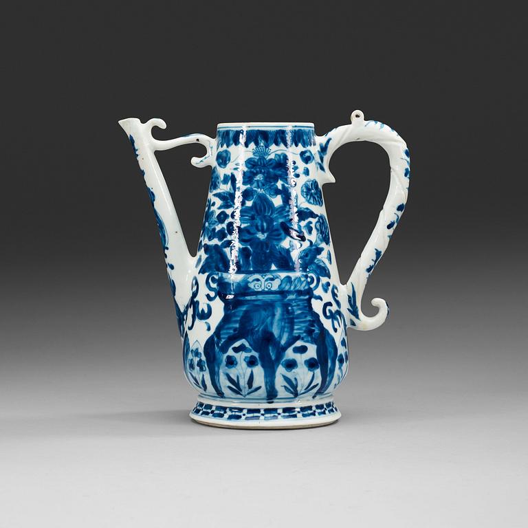 A blue and white Export ewer, Qing dynasty, early 18th Century.