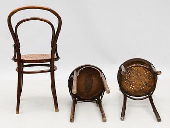 STOLAR, 4 st snarlika och PALL, Thonet-modell.