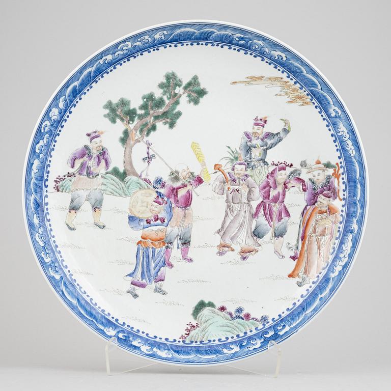 A large Chinese porcelain dish depicting the eight immortals, second half of the 20th century.