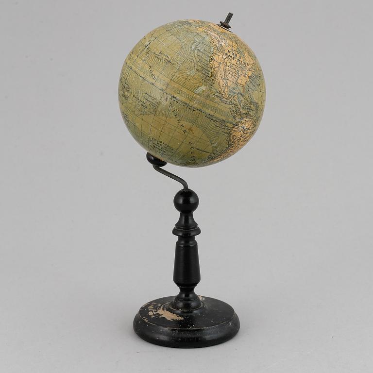 A miniature globe, Erdglobus Ludw. Jul. Heymann, first half of the 20th century.