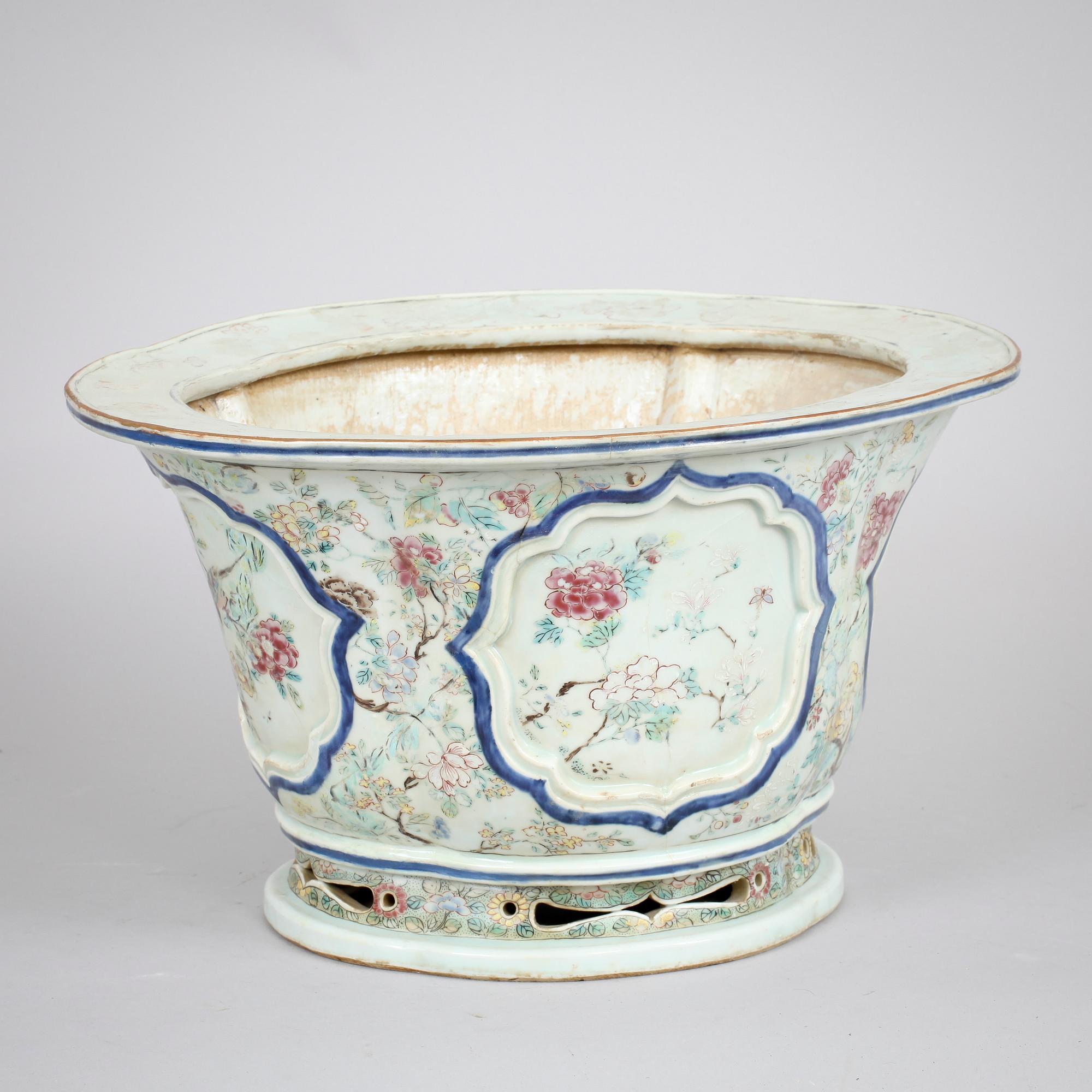 YTTERFODER, porslin. Sen Qing dynastin.