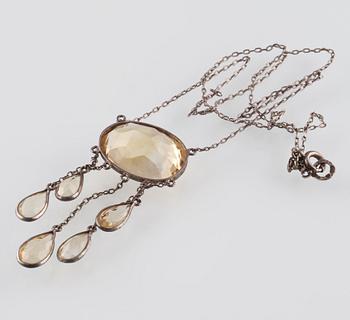 COLLIER, silver samt fasettslipade citriner. Vikt 6,2 gram.