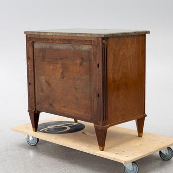 Byrå, sengustaviansk stil, 1800-tal.