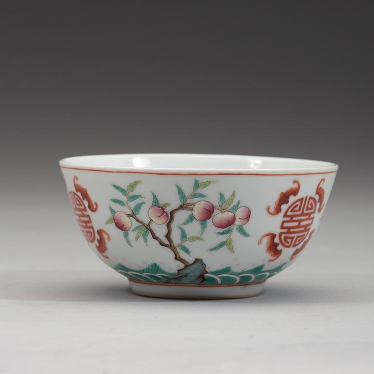 A Chinese bowl, Republic, with Xianfeng six character mark (1912-1949).