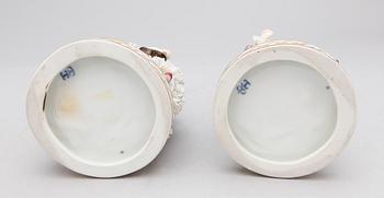 FIGURINER, ett par. porslin, 1900-talets första hälft.