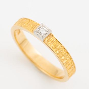 Lapponia, ring 18K guld med en rund briljantslipade diamanter, Finland 1977.