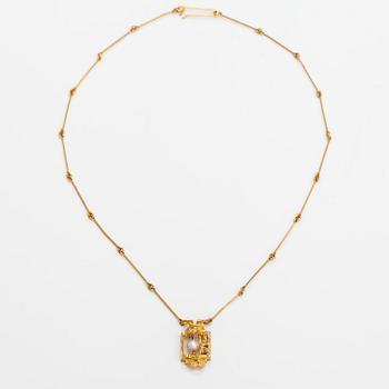 Björn Weckström, A 14K gold necklace "Magic pearl" with a cultured pearl. Lapponia 1971.