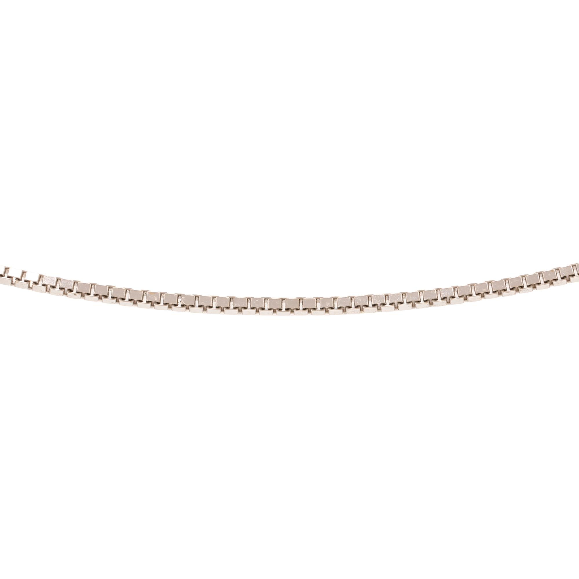 An 18K white gold venezia necklace.