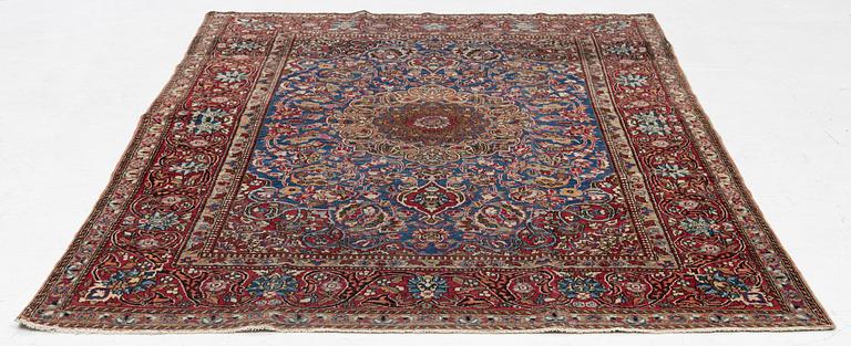 An Isfahan, semi-antique rug, c. 205 x 135 cm.