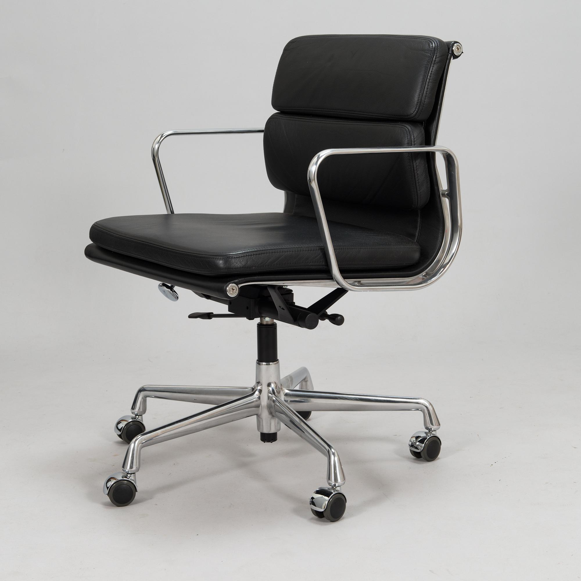 CHARLES & RAY EAMES, kontorsstol, "EA 217 Soft Pad Chair", Vitra.