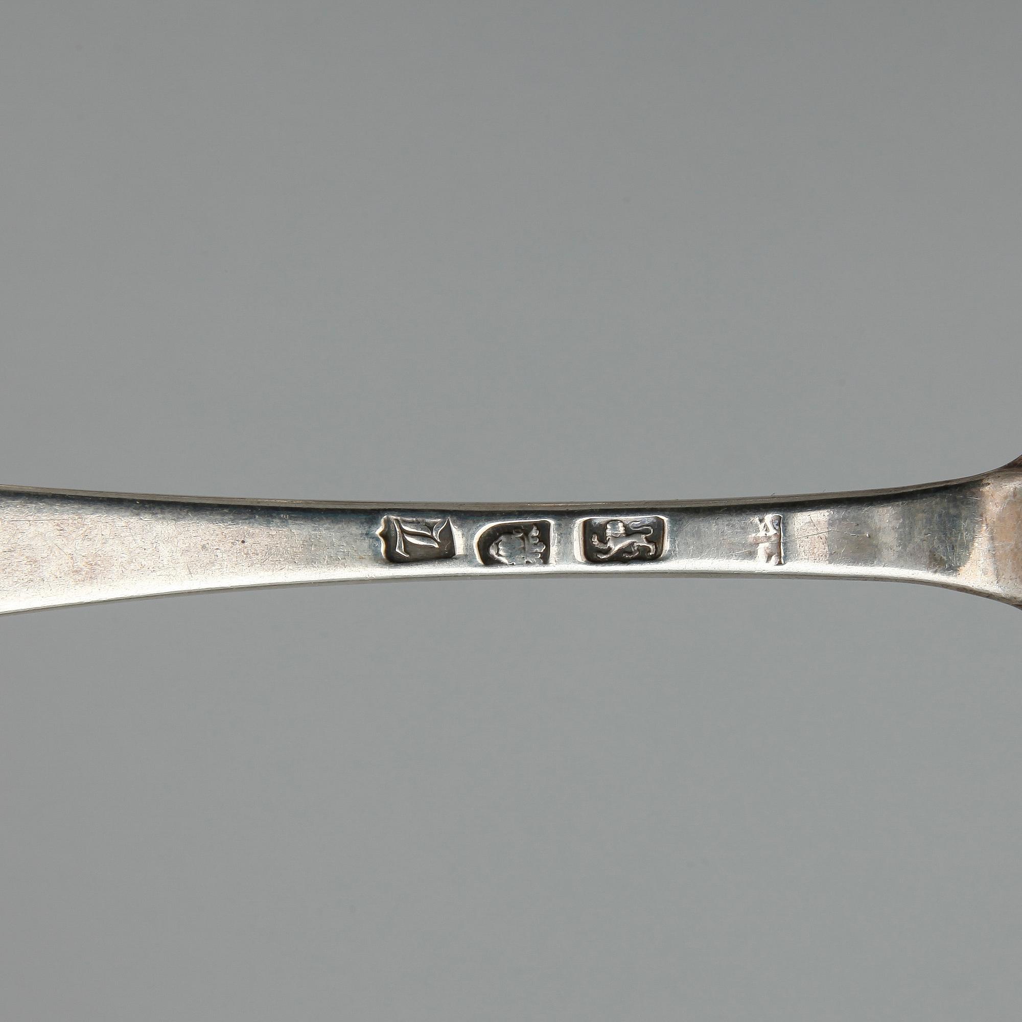 SKEDAR, 5 stycken snarlika, silver, olika mästare London England, 1700/1800-tal. Total vikt ca 330 gram.