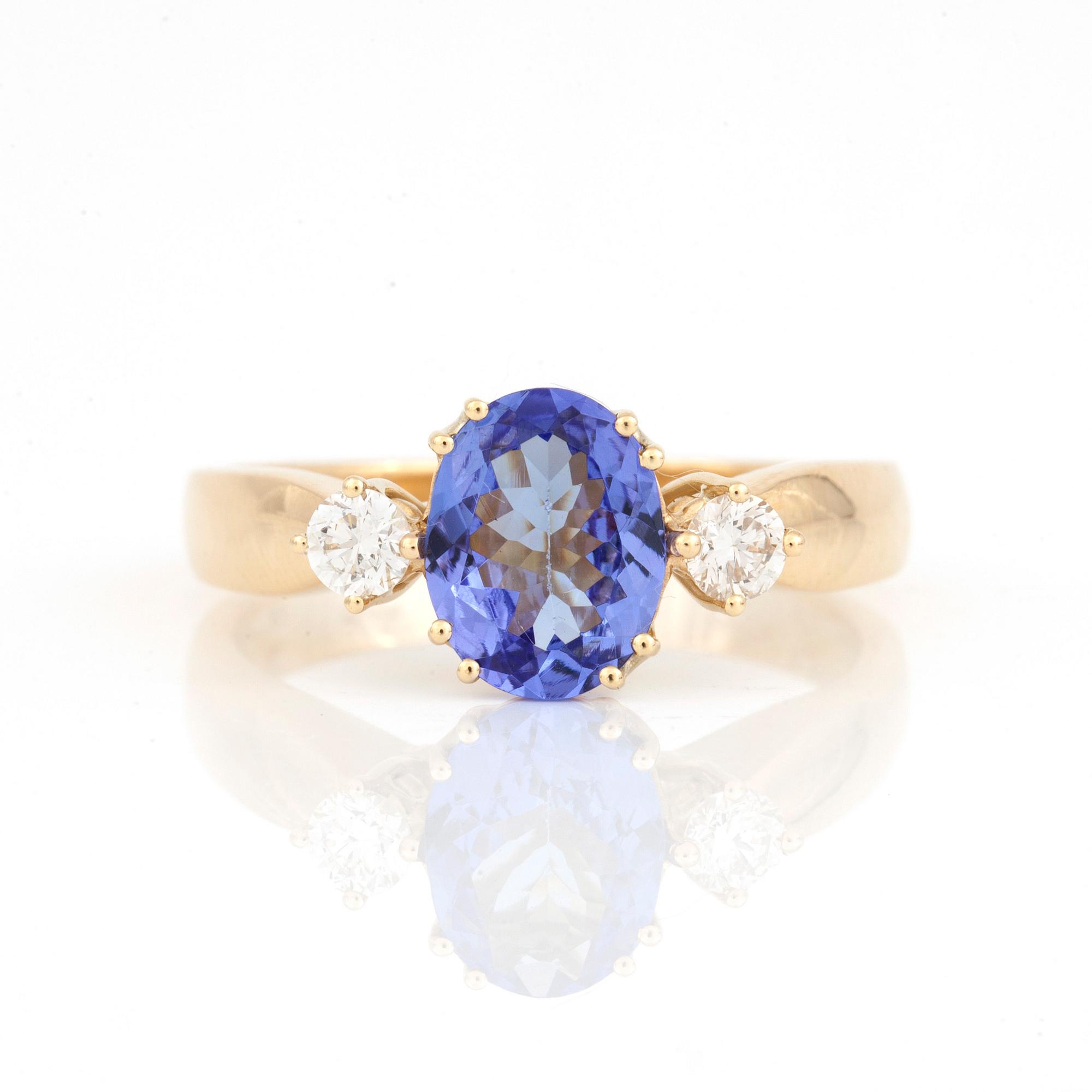 RING, med tanzanit ca 1.44 ct och briljantslipade diamanter totalt ca 0.25 ct.
