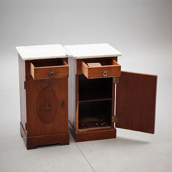 POTTSKÅP, ett par snarlika, 1900-talets första hälft.