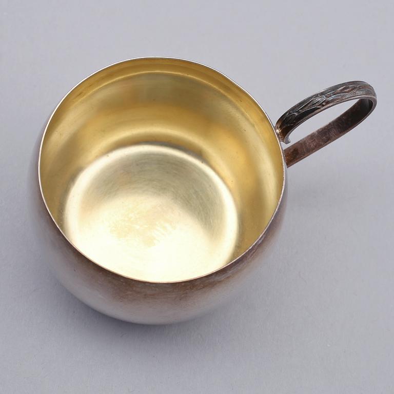 PUNCHMUGGAR, 12 st, silver, GAB, Stockholm, 1900-talets andra hälft. Vikt ca 316 g.