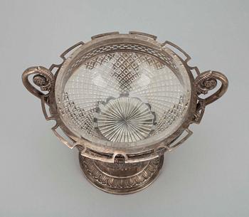 SOCKERSKÅL, silver (13L) samt glas, 1800-talets slut. Silvervikt 177 g.